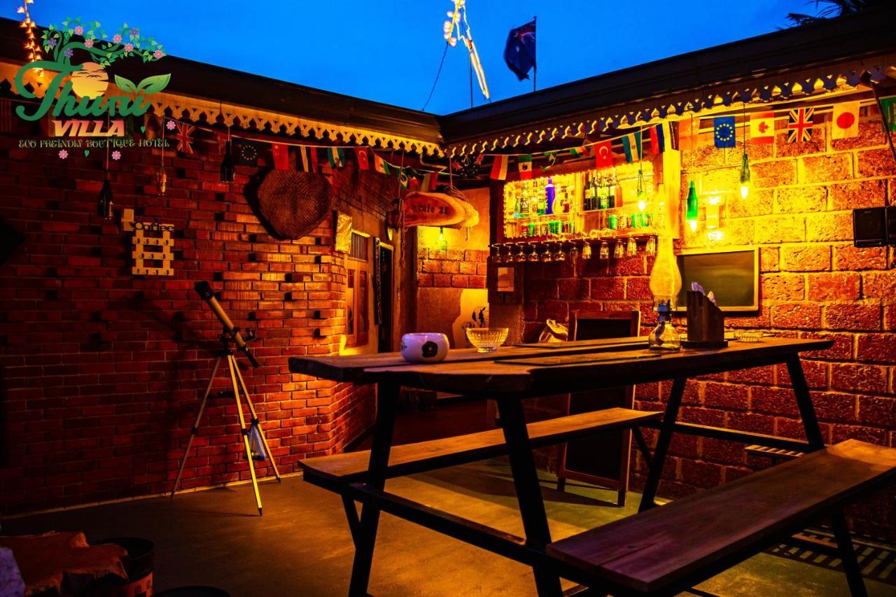 Thuru Villa Katunayaka Exteriör bild
